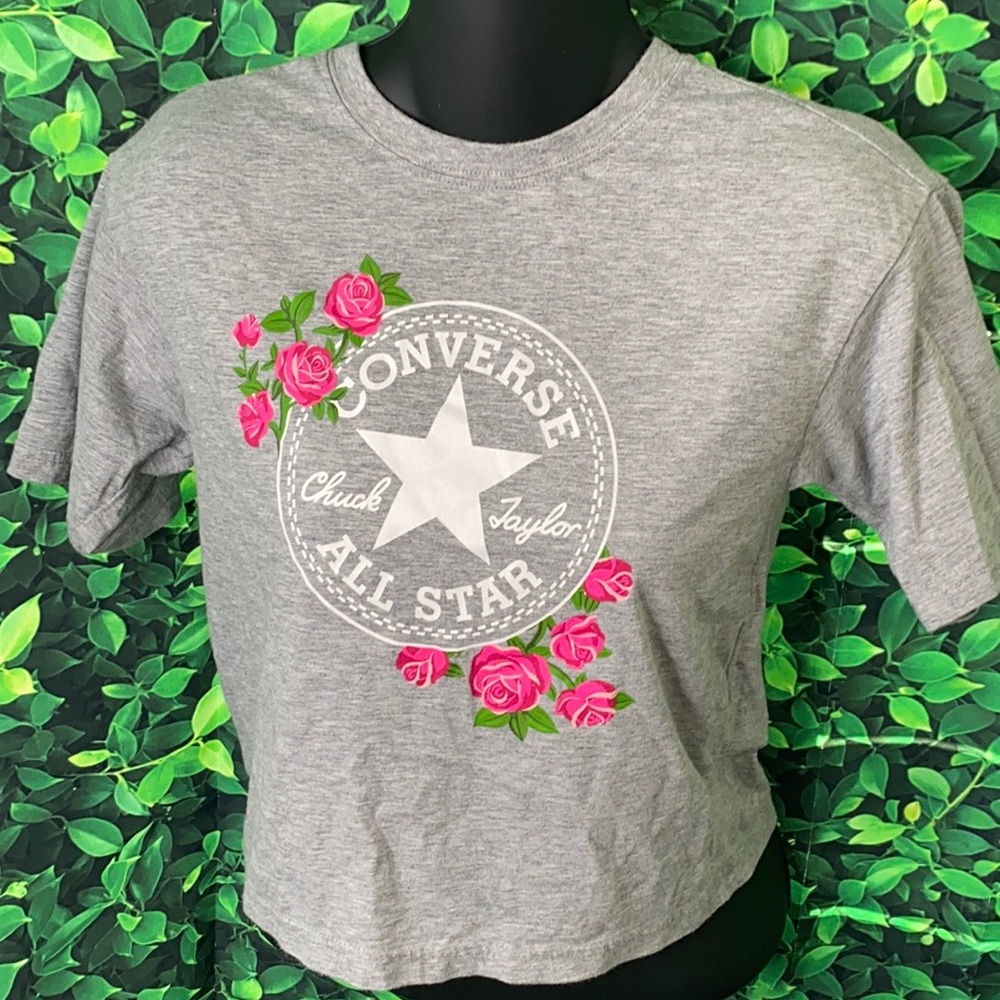Gray converse with t-shirt